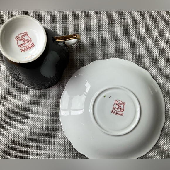 CLARENCE MADE IN ENGLAND BONE CHINA TEA CUP AND SAUCER 🌹 - Picture 4 of 5